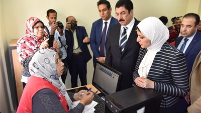 وزيرة الصحة تتفقد مبادرة فيروس 