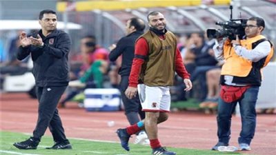 عماد متعب يفتح النار على حسام البدري ويستشهد بأبوتريكة