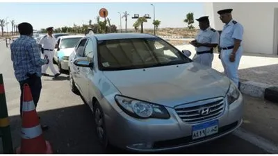ضبط 12 سيارة متروكة ودراجة بخارية في حملات مرورية بالجيزة