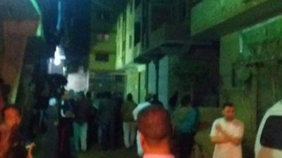 عاجل.. تصدع أحد العقارات بفيصل.. والسكان يرددون الشهادتين (فيديو)