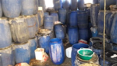 ضبط طني مخللات منتهية الصلاحية في الجيزة