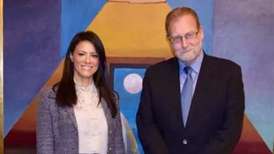 وزيرة السياحة تلتقي المذيع الأمريكي بيتر جرينبرج قبل مغادرته القاهرة