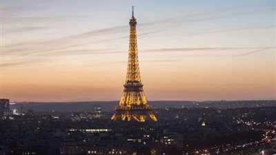 فرنسا تغلق برج إيفل