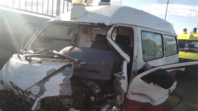 إصابة مسعف وسائق إثر انقلاب سيارة إسعاف بدمياط 