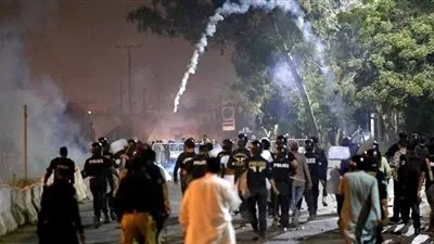 اشتباكات في باكستان بعد اعتقال رجل دين متشدد