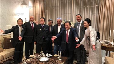 حواس يلتقي ببطلة فيلم 