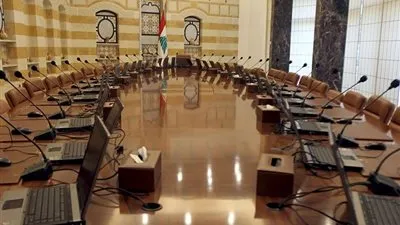 لبنان يكمل 6 أشهر بلا حكومة وبخطط استثمارية قيد الانتظار