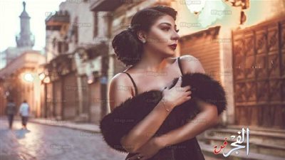 نيفان صابر تخطف الأنظار بإطلالة كلاسيكية في شارع المعز (صور)