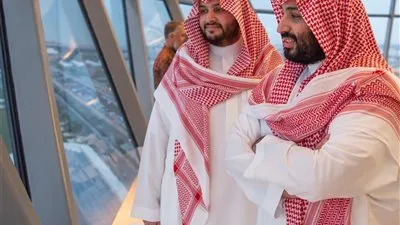 صدى- السعودية| ولي العهد يحضر سباق الفورمولا في أبوظبي (فيديو)