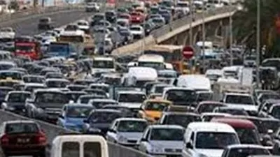 كثافات مرورية إثر وقوع حادث أعلى محور صفط اللبن