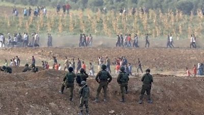 غزة: شبان يقصون السياج الحدودي ويحرقون ثكنة لجنود الاحتلال