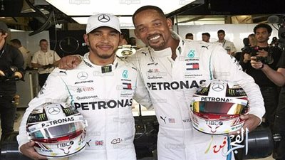 ويل سميث يشارك بسباقات فورمولا وان بأبو ظبي (صور)