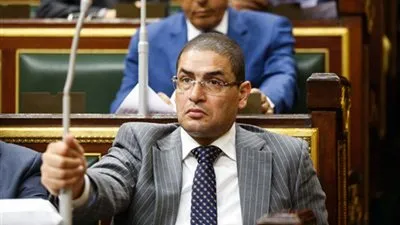 برلماني يطالب بعزل متحدث 