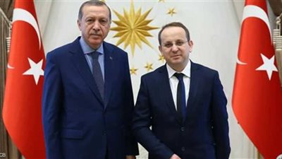 شاب تركي يتمرد على تكريم أردوغان