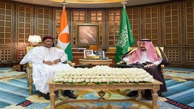 مكة- السعودية| خادم الحرمين ورئيس النيجر يستعرضان آفاق التعاون الثنائي وتطورات الأحداث