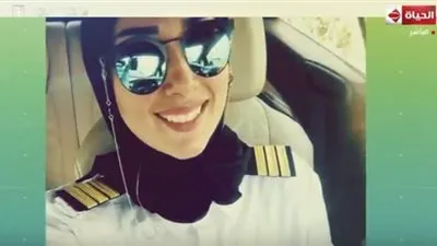 والدة أصغر كابتن طيار في مصر: 