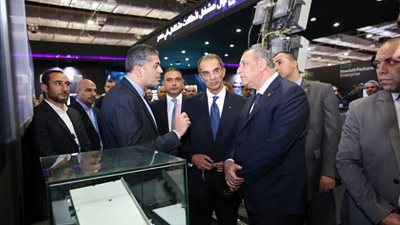 وزير الإتصالات يطلع نظيرة اللبنانى على التجربة المصرية فى  بناء القدرات والتدريب