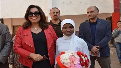  المدرس أبكاها وآثار سخرية زملائها منه.. قصة الطالبة 