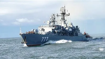 سفينة خفر روسية تدهس طرادا أمريكيا بالبحر الأسود