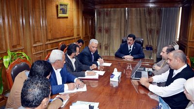 محافظ القليوبية يبحث مع 