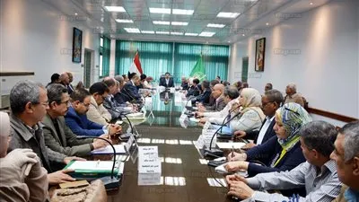 محافظ القليوبية يبحث مع وفد مجلس الوزراء موقف المشروعات المتعثرة (صور)