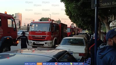 الدفع بـ4 سيارات حماية مدنية للسيطرة على حريق هائل بالعجوزة (فيديو وصور)