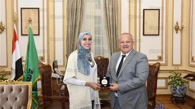 جامعة القاهرة تكرم جيانا فاروق لحصدها المركز الثالث ببطولة العالم للكاراتيه