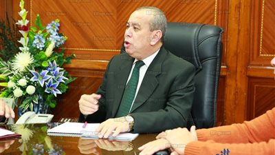 محافظ كفرالشيخ يناقش عددًا من الملفات الصحية  (صور)