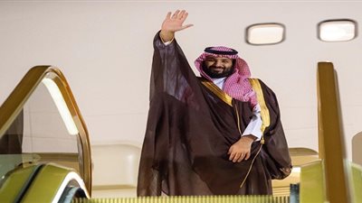 الرئيس السبسي في مقدمة مستقبلي ولي العهد في مطار تونس