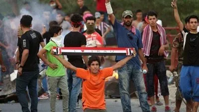 الشرطة العراقية تطلق النار على تظاهرات في البصرة