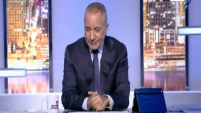 بعد خسارة الأهلي.. أحمد موسى حابسًا دموعه: 