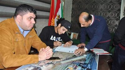 المصري يجدد عقد إسلام صلاح 4 مواسم