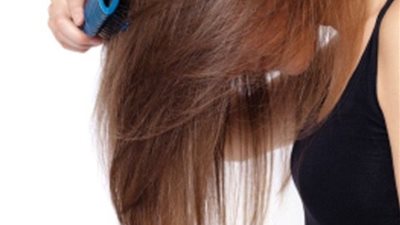 نصيحة ذهبية تخلصك من مشكلة فرد شعرك يوميا