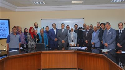 وزير النقل يسلم شهادات انتهاء دورة 