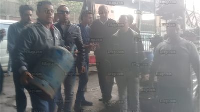 شرطة المرافق تغلق عددا من المقاهي غير المرخصة بحي جنوب الجيزة (صور)