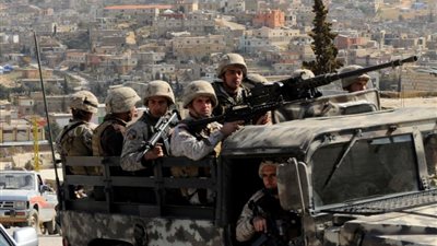 الجيش اللبناني يوقف 400 مهاجر سوري في عرسال