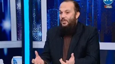 سامح عبدالحميد: لايحق للرجل إرغام زوجته على الإنفاق من راتبها على المنزل 