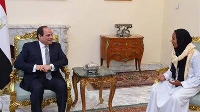 مصور قصة فتاة التروسيكل: الأقصر كلها فرحانة بتكريم السيسي لها