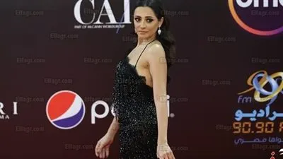 مريم حسن تخطف الأنظار بالأسود في ختام مهرجان 