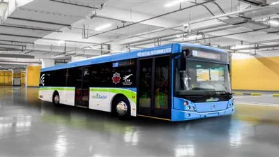 بمقاعد بها سماعات وشواحن للهاتف المحمول.. الأوتوبيس الذكي يظهر في شوارع القاهرة 