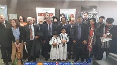 أطفال يمنيين يشاركون في ندوة منتدي باريس للسلام (صور)