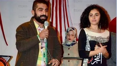 فادي خفاجة يتحامل على إصابته أثناء تكريمه بمسرح الهوسابير (صورة)