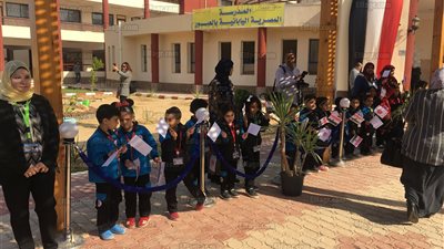 طلاب المدرسة اليابانية يستقبلون وزير التعليم خلال الاحتفال الأول لها (صور)