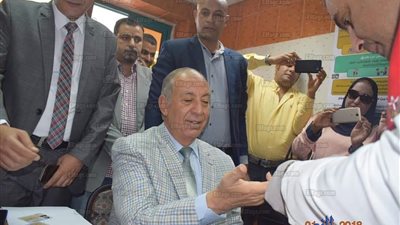 شاهد.. محافظ البحر الأحمر يطلق حملة 100 مليون صحة ويجري أول تحليل فيروس سي ضمن مبادرة 