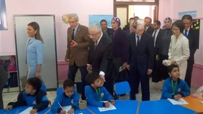 وزير التعليم يسأل تلميذة بالمدرسة اليابانية: ليه بتنظفى الفصل وتجيب:عايزة أتحمل المسؤلية 