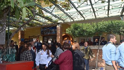 بدء مراسم تجليس الأنبا مكاريوس للمطرانية خلفًا لمثلث الرحمات (صور)