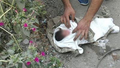استعجال التحريات في العثور على جثة رضيعتين بصندوق القمامة