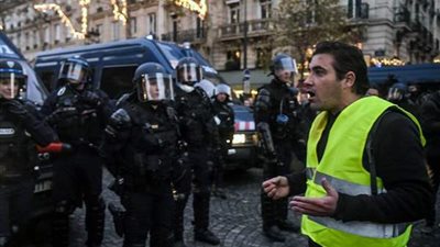 عاجل.. اعتقال أكثر من 120 شخصا خلال التظاهرات الاحتجاجية بفرنسا