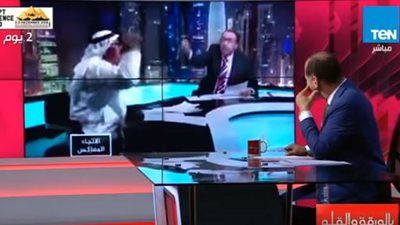 ضيف يلقن مذيع 