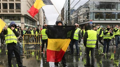 بسبب تظاهرات السترات الصفراء.. خسائر فادحة يتكبدها الاقتصاد الفرنسي